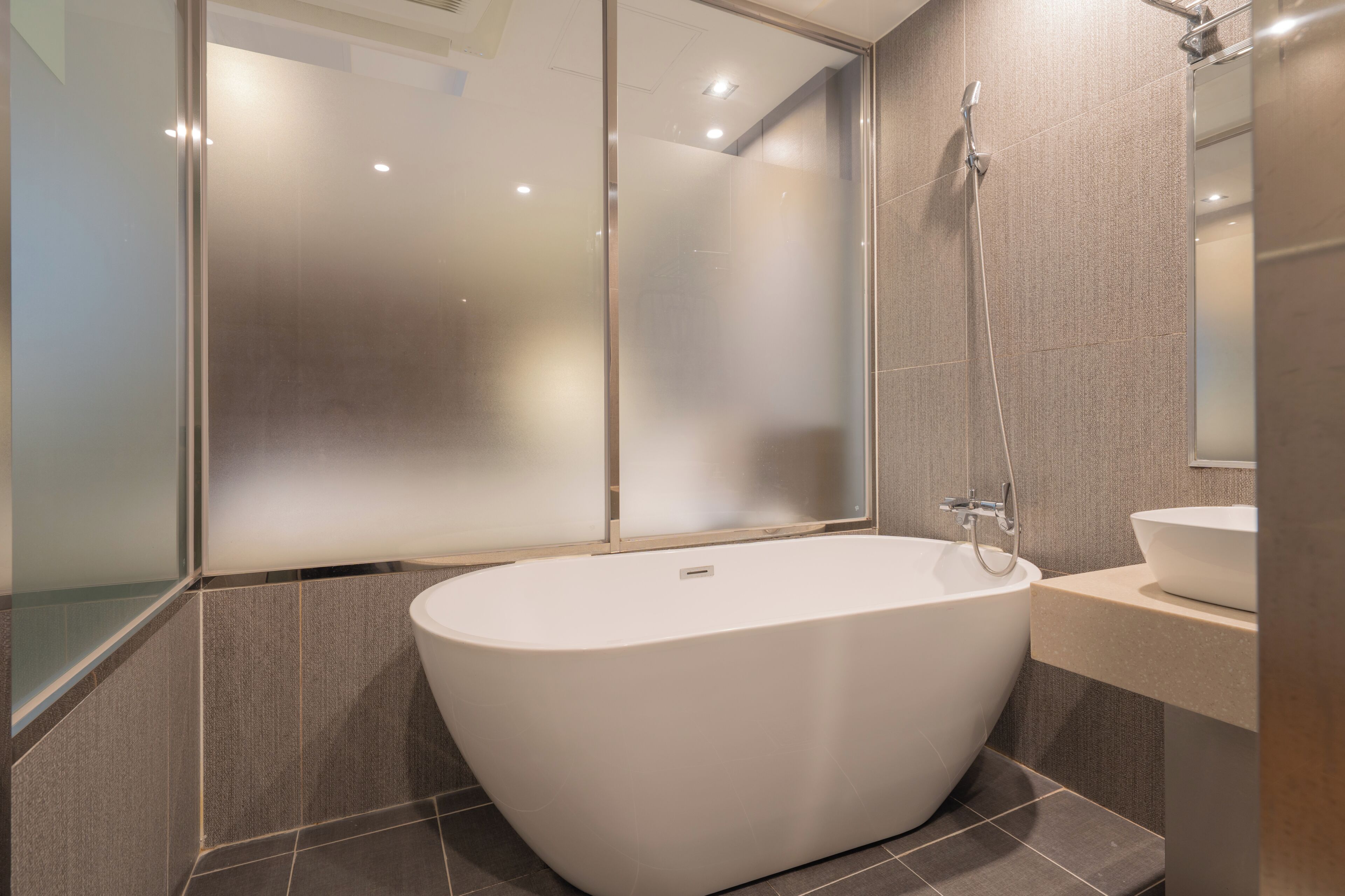 VIP | Blendingsgardiner, lydisolert, strykejern/-brett og wi-fi (inkludert)