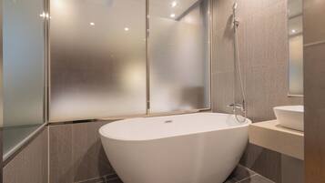 VIP | Blendingsgardiner, lydisolert, strykejern/-brett og wi-fi (inkludert)