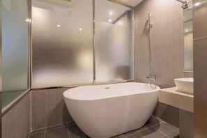 VIP | Blackout curtains, soundproofing, iron/ironing board, free WiFi - Hotel Button (Busan)