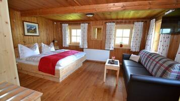6 bedrooms, iron/ironing board, travel crib, free WiFi