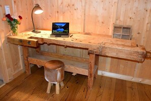 6 habitaciones, tabla de planchar con plancha y cuna de viaje 