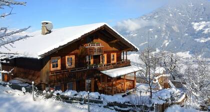 Premium Chalet Zirbe - SKI in/SKI out, Sauna-Jacuzzi - by "wachterhof"