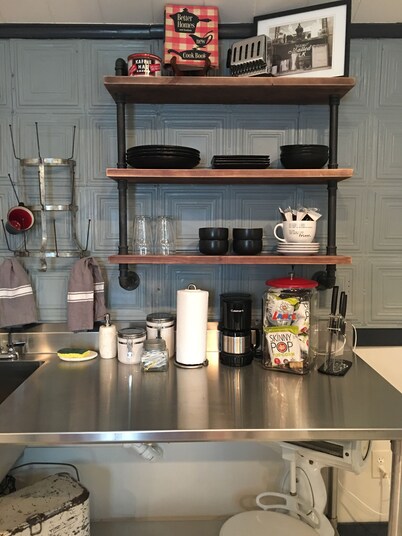 Urban Chic Studio, Private, 1B1B. Belhaven area. Near campus& hospitals.