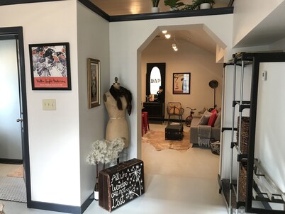 Urban Chic Studio, Private, 1B1B.  Belhaven area.   Near campus& hospitals.