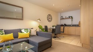 Superior Apartment | Living area - Lily Apartment (Reading)