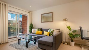 Superior Apartment | Living area - Lily Apartment (Reading)