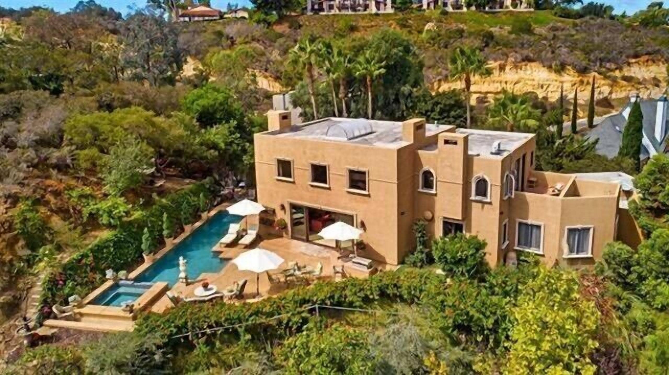 المنشأة من الخارج