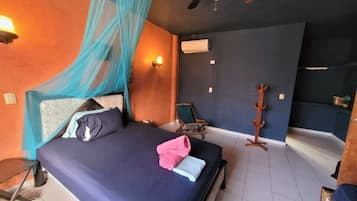 Decoración personalizada, muebles diferentes y wifi gratis
