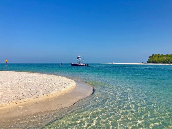 In Strandnähe, Liegestühle, Strandtücher