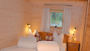 3 bedrooms, iron/ironing board, travel crib, free WiFi