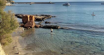 MAISON ENTRE MER & MONTAGNE DANS UN PETIT VILLAGE AU MILIEU DES ORANGERS