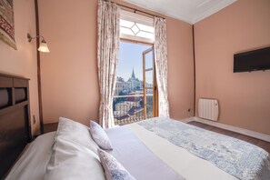Standard Double Room | In-room safe, blackout curtains, soundproofing, free WiFi - Hotel Boutique Casa Vander (Valparaiso)
