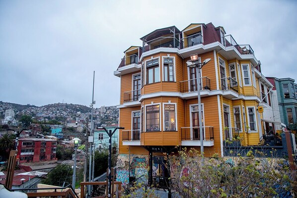 Front of property - Hotel Boutique Casa Vander (Valparaiso)