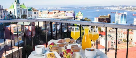 Dobbeltrom – deluxe | Spiseområde på rommet