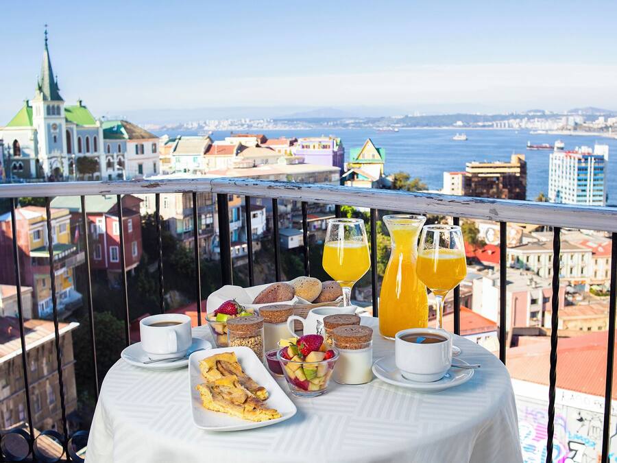 Deluxe Double Room | In-room dining