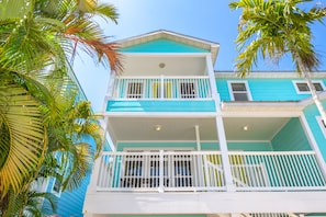 Exterior - Fun family vacation home, just one block to the AMI beach. You'll love the pool! (Holmes Beach)