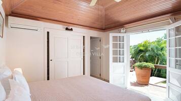3 bedrooms, in-room safe, iron/ironing board, WiFi