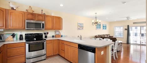 Fridge, microwave, stovetop, dishwasher