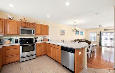 4BR Townhouse with Garage & Pool in Downtown OC- Close to Beach & Boardwalk!