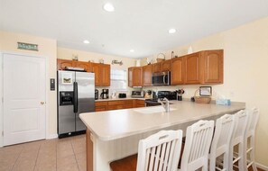 雪櫃、微波爐、爐具、洗碗機