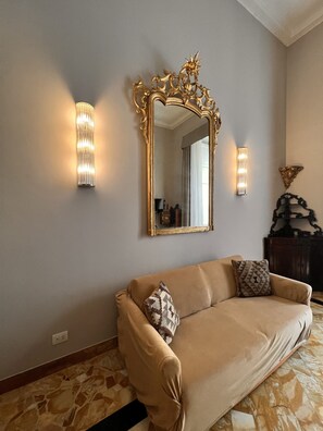 Suite Deluxe, balcó, vistes a la ciutat | 1 dormitori, minibar, caixa forta a l'habitació i escriptori 