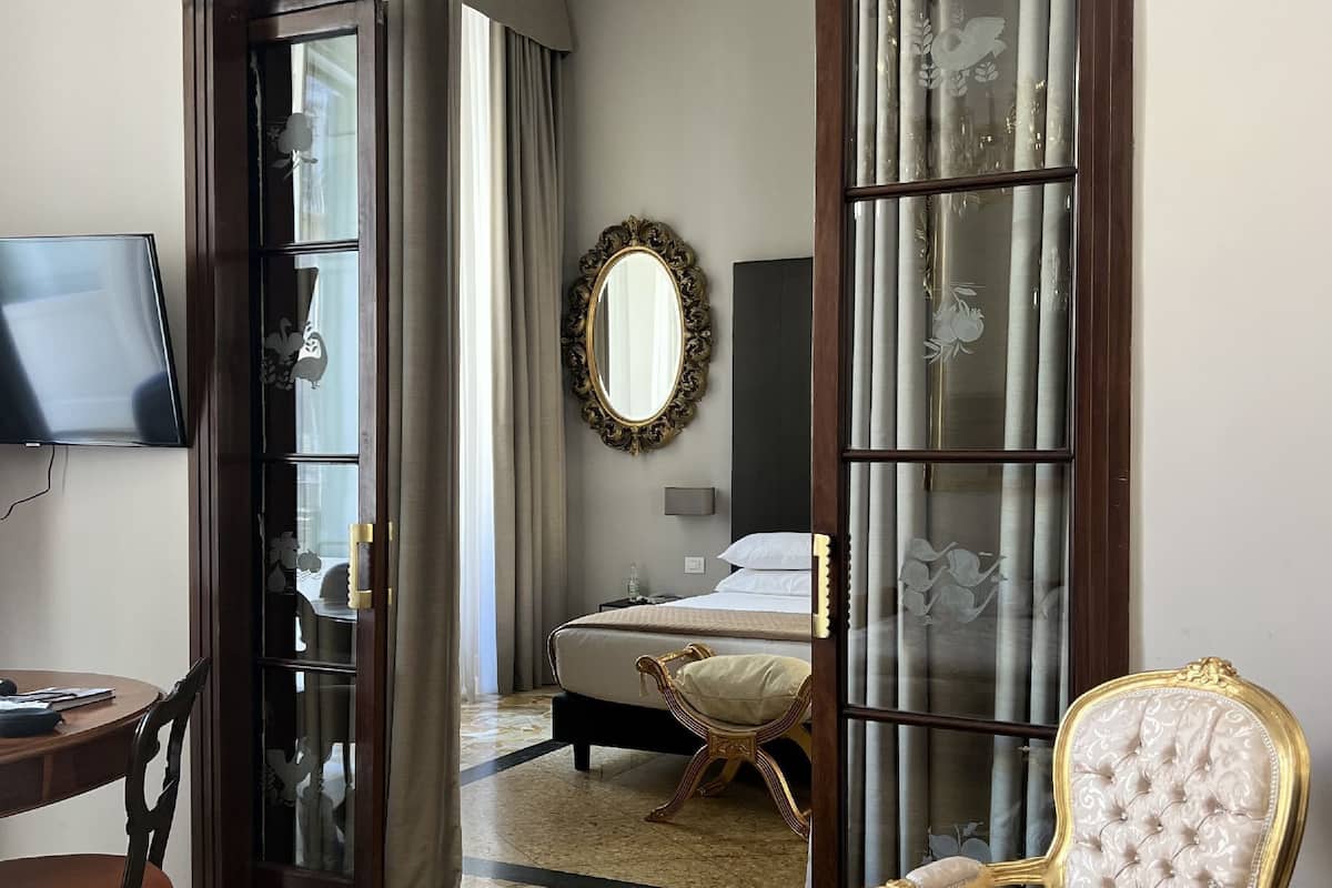 Deluxe Suite, Balcony, City View | 1 bedroom, minibar, in-room safe, desk