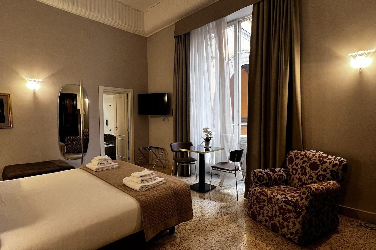 Superior Double Room | 1 bedroom, minibar, in-room safe, desk