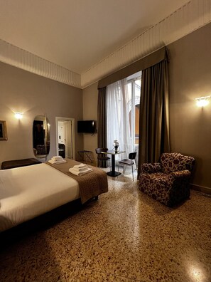 Habitació doble superior | 1 dormitori, minibar, caixa forta a l'habitació i escriptori 