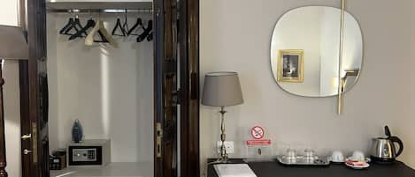 Superior Double Room | 1 bedroom, minibar, in-room safe, desk