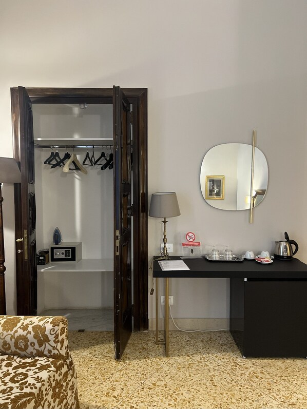 Habitació doble superior | 1 dormitori, minibar, caixa forta a l'habitació i escriptori 