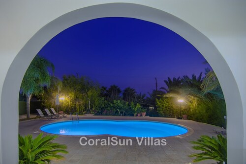 Coral Bay Villa. Private Pool (5x10m), Completely Private, VILLAS FOR GROUPS 
