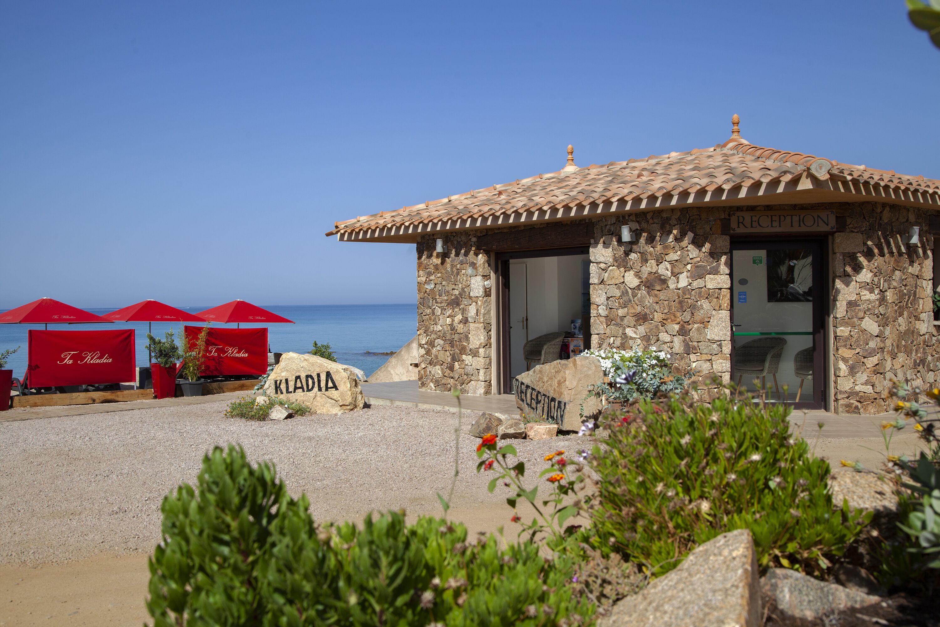 Pintu masuk properti