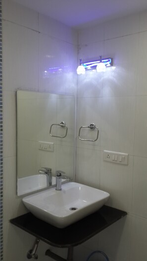 Towels, soap, shampoo, toilet paper