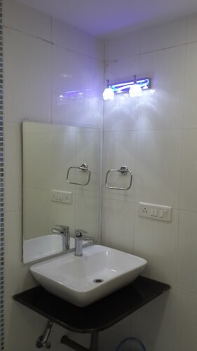 2 BHL LUXURY AC FLAT MAHABALESHWAR FOR 4 TO 6 PEOPLE
