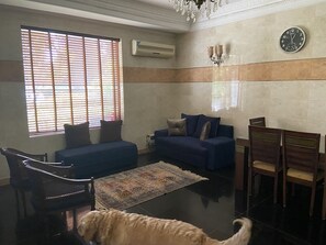 TV - Shean Family Green Farm (Ghitorni) (New Delhi)