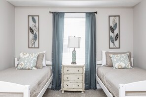 6 bedrooms, iron/ironing board, travel crib, WiFi - Convenient & Spacious Dwtn House - Sleeps 14-16 - Minutes to Convention Center (Indianapolis)