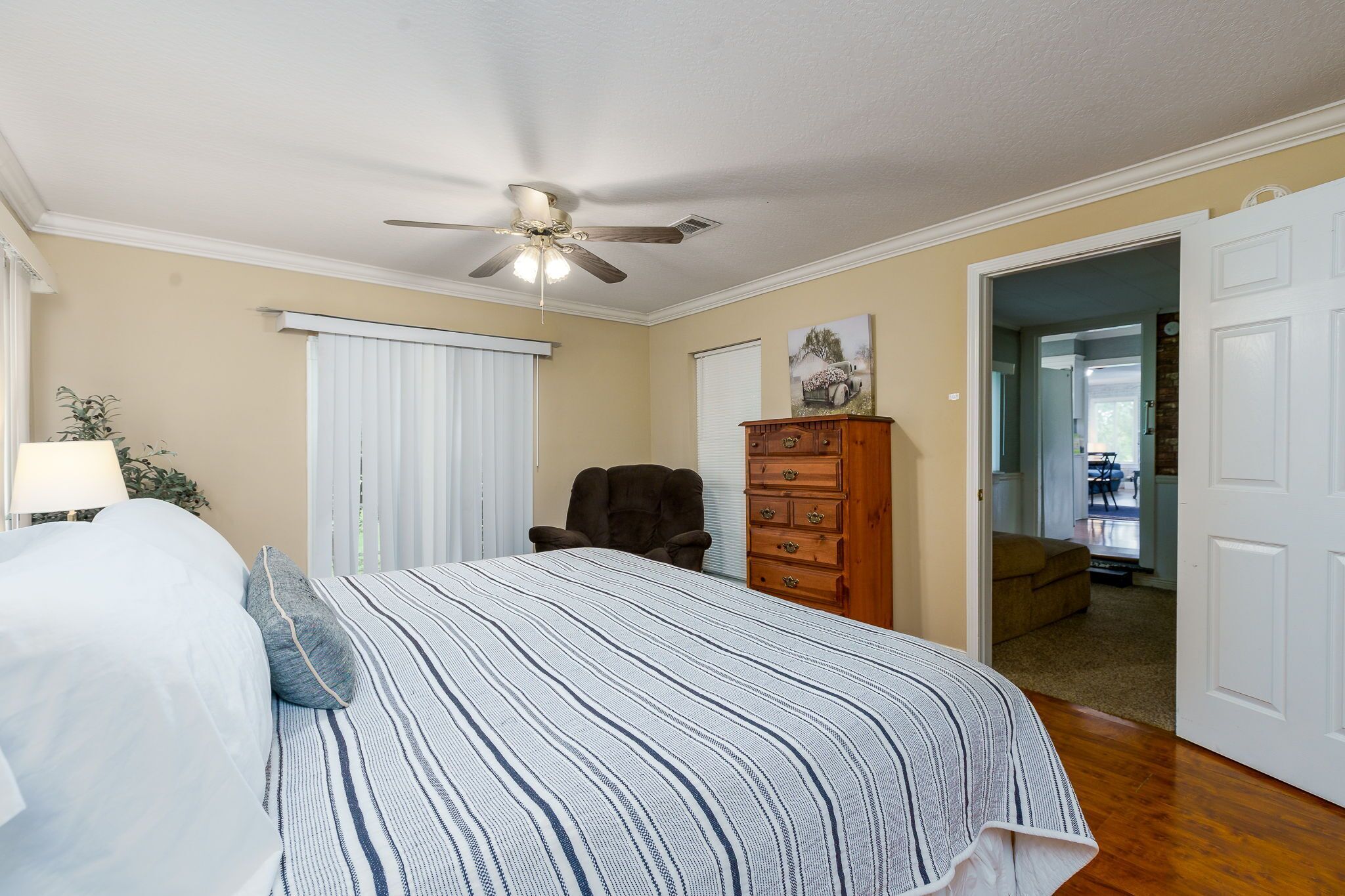 3 室のベッドルーム、デスク、アイロン / アイロン台、WiFi (無料)