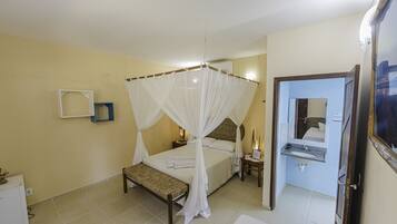 Quarto triplo standard | Wi-Fi de cortesia, roupa de cama