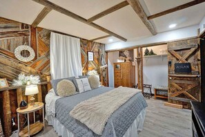 4 bedrooms, desk, iron/ironing board, free WiFi