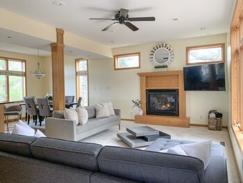 ★STONE CREEK★ MODERN LUXE HOME★MINNEAPOLIS SUBURBS★TWIN 