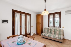 Interior - Quiet  and peace with all the comforts (Marina di Campo)