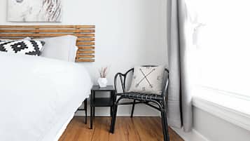 1 habitación, escritorio, tabla de planchar con plancha y wifi