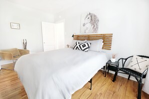 1 bedroom, desk, iron/ironing board, WiFi - Global Cup The Explorer's Hearth M-Streets (Dallas)