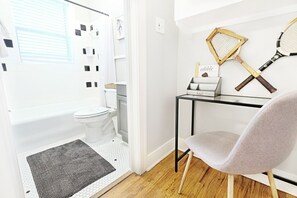 Combined shower/tub, hair dryer, towels, soap - Global Cup The Explorer's Hearth M-Streets (Dallas)