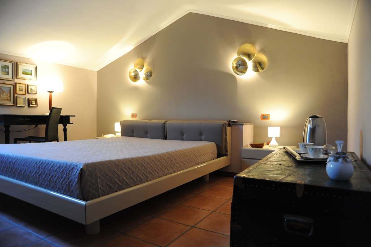 Deluxe Double Room, 1 Queen Bed | Egyptian cotton sheets, premium bedding, down comforters