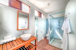 Hårføner, håndklær, såpe og sjampo