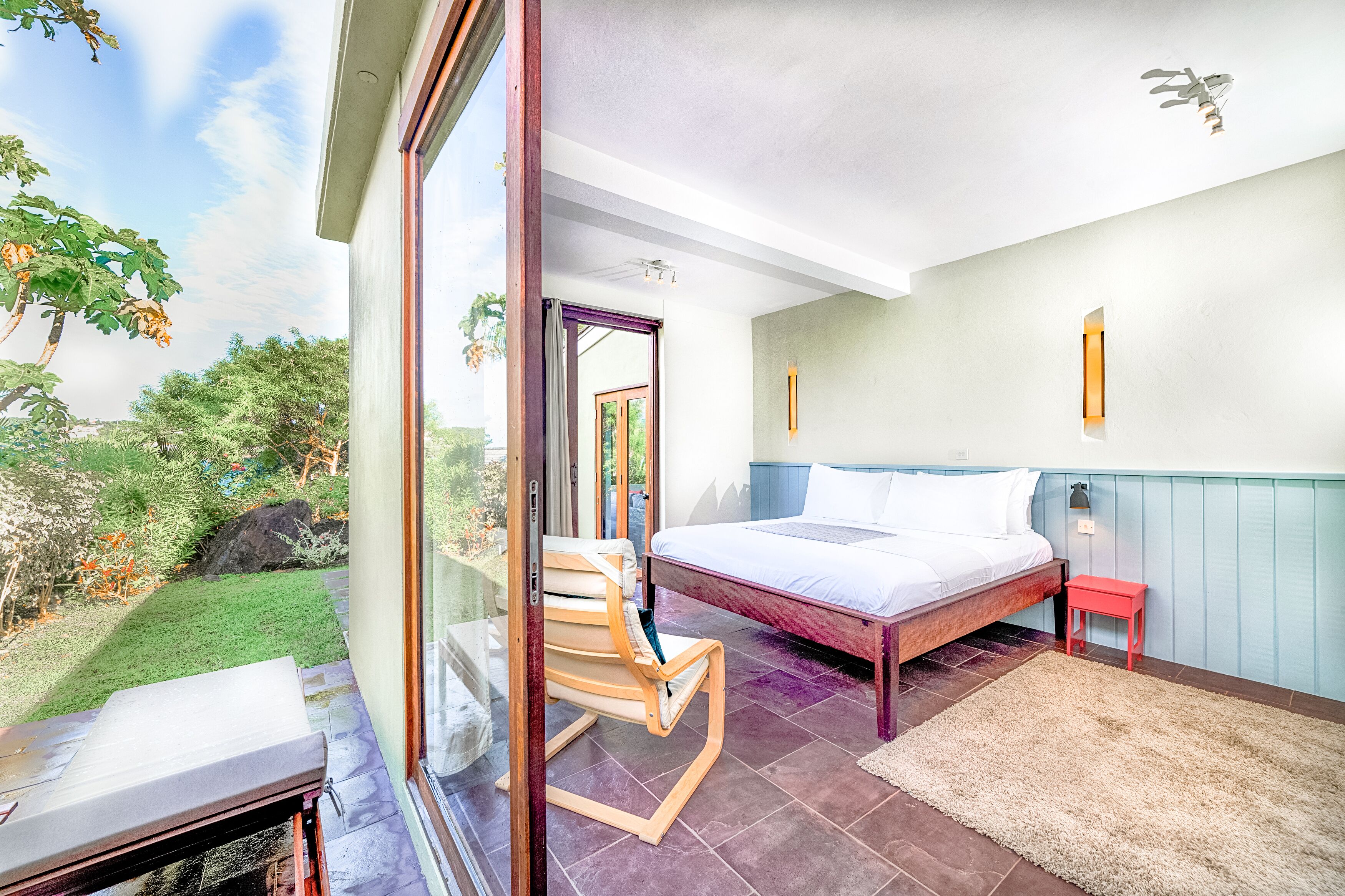 2 slaapkamers, een kluis op de kamer, een strijkplank/strijkijzer, wifi