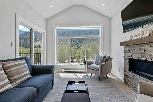 Modern 4 Season Mountain Living