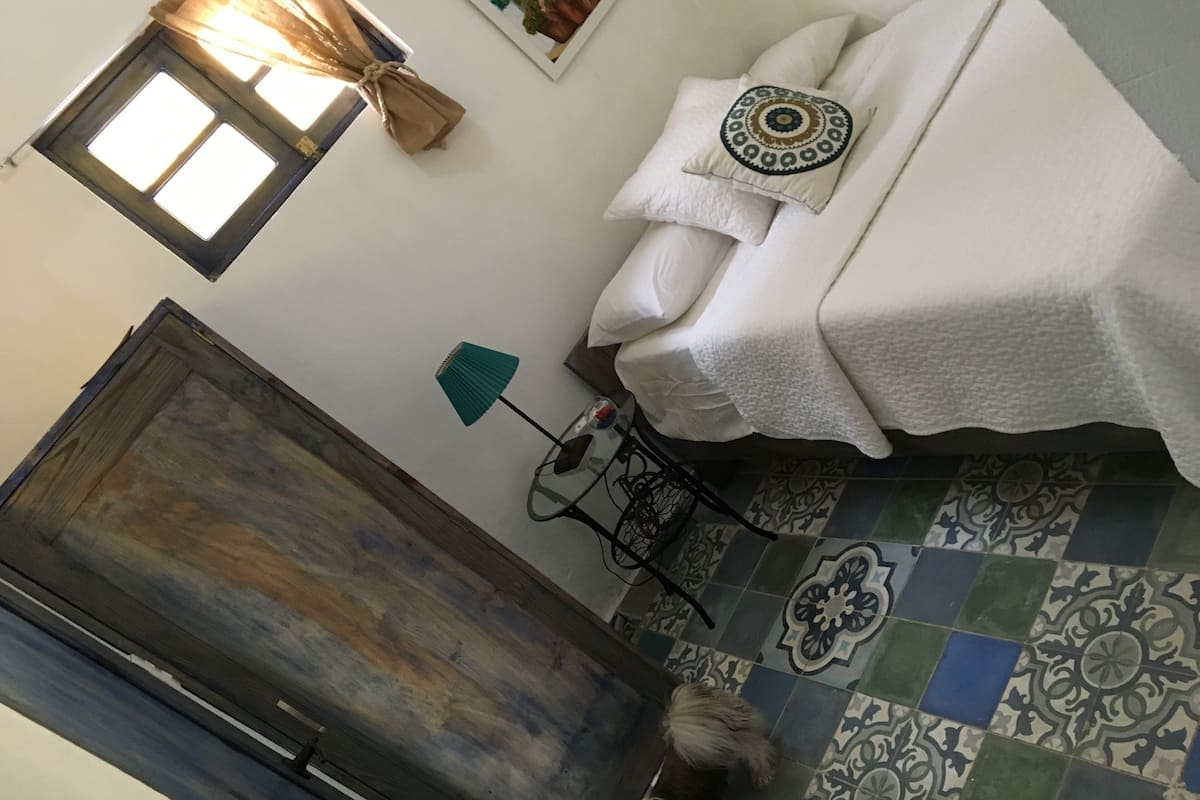 Individually furnished, iron/ironing board, free WiFi, bed sheets