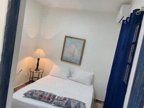 Standard Quadruple Room (Seis) | Individueel gemeubileerd, een strijkplank/strijkijzer, gratis wifi